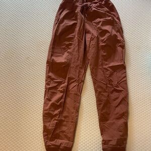 Lululemon women’s  Dance Studio Joggers